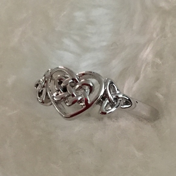 Heart Celtic Knot Ring - Picture 5 of 10